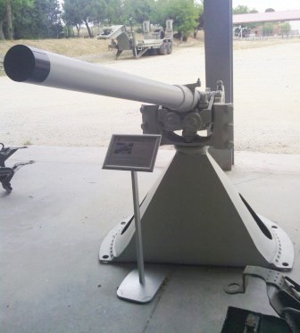Fitxategi:PACL. 57 mmtako Maxim-Nordenfelt kañoia 02 (MUMA El Goloso).jpg
