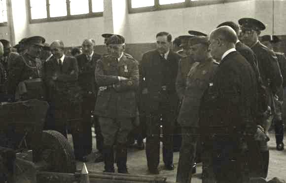 Fitxategi:Francoren bisita SAPAn 24 (Vicente Martín 1941).jpg