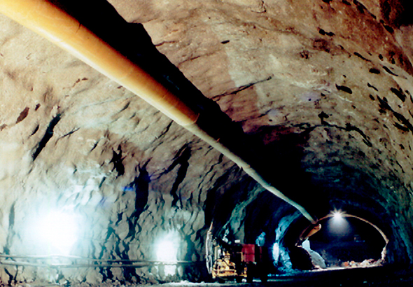 Fitxategi:Gallastegiko tunelak (Tunelan).jpg