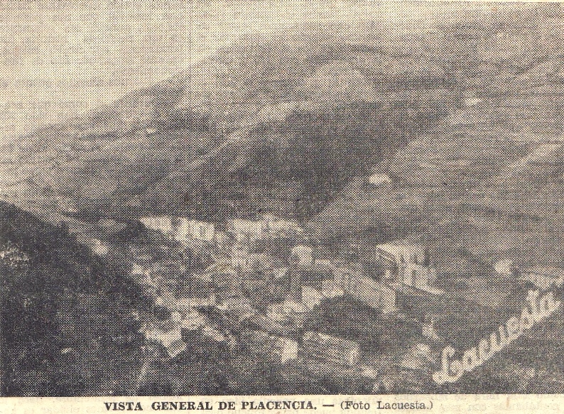 Fitxategi:Fiestas en Placencia de las Armas. Vista general de Placencia (Unidad 1967).jpg