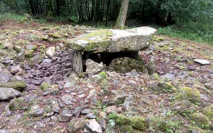 Fitxategi:Restauración del dolmen de Agarreburu. Bukaerako egoera.png