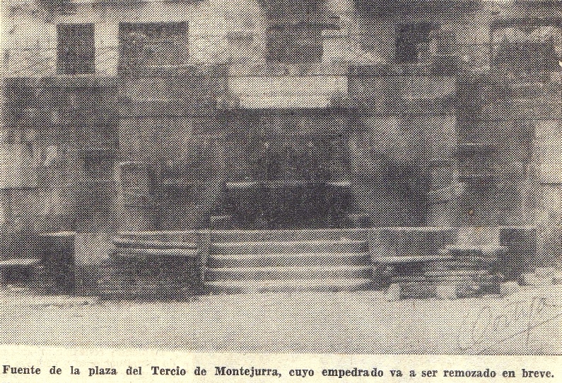Fitxategi:Fiestas en Placencia de las Armas. Fuente de la Plaza Nueva (Unidad 1967).jpg