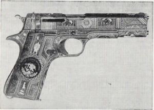 El damasquinado. Pistola azteka marrazkiekin (Ramiro Larrañaga 1977).jpg