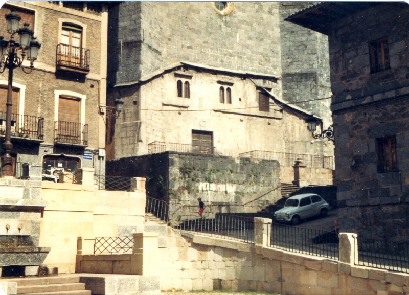 Fitxategi:Santa Maria la Real. Elizataria zaharberritzen 01 (Juan Carlos Astiazarán 1980).jpg