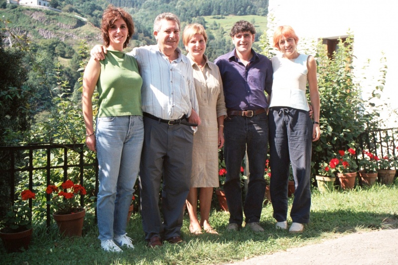 Fitxategi:Arteaga baserria. Familia 03 (Kontrargi 2002).jpg