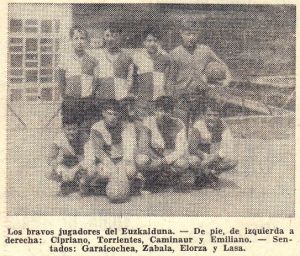 Fiestas en Placencia de las Armas. Jugadores del Euzkalduna (Unidad 1967).jpg