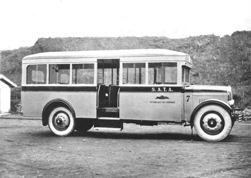 Fitxategi:PACL. Naval-SOMUA autobusa SATA (1931).jpg