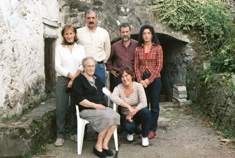 Fitxategi:Ipiñarrieta baserria. Familia 02 (Kontrargi 2002).jpg