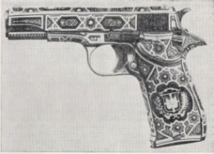 El damasquinado. Pistola arabeskoekin (Ramiro Larrañaga 1977).jpg