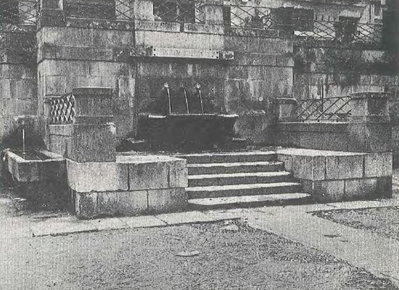 Fitxategi:Plaza Barriko iturria (1968).png