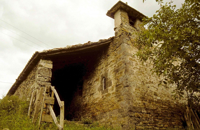 Fitxategi:San Esteban ermita. Ikuspegi orokorra.jpg