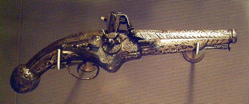 Fitxategi:Pistola. Errobera giltza (MAN XVII bukaera).jpg