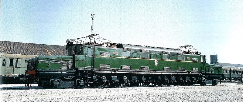 Fitxategi:7301 lokomotora. Delicias geltokian (Chema Martinez 1983).jpg