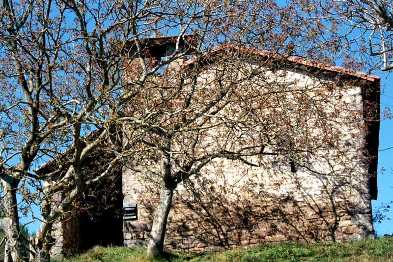 Fitxategi:San Esteban ermita. Ikuspegi orokorra 02 (Kontrargi 2002).jpg