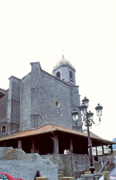 Santa Maria la Real eliza. Ikuspegi orokorra (Eusko Jaurlaritza).jpg