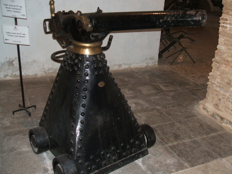 Fitxategi:PACL. 57 mmtako Maxim-Nordenfelt kañoia 01 (Cartagena).jpg